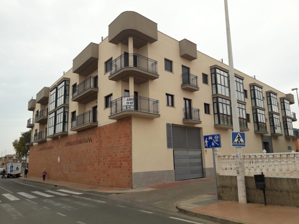 local desde calle mayor
